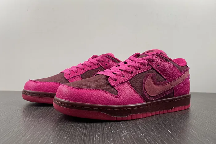 Nike Dunk Low Valentine's Day DQ9324-600