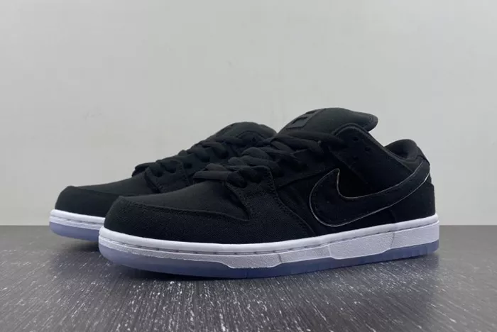 Eminem x Carhartt x Nike Dunk SB Low FN4193-013